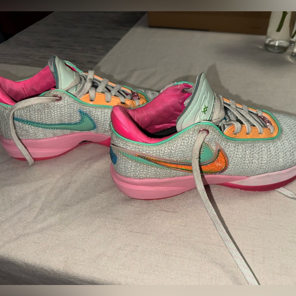 Nike Lebron XX pink Diamond Collection size 7.5